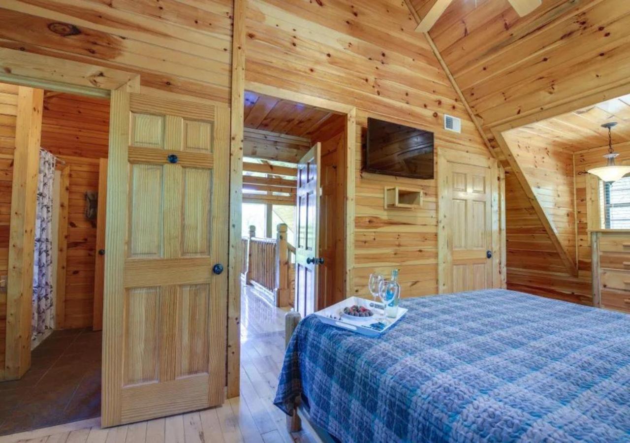 Fabulous Pet-Friendly, Family Cabin With Outdoor Kitchen, Hot Tub, Sauna, Fireplace, Theater Room, Arcade, Pool Table, And Fire Pit Within Minuties Of Dollywood Sevierville Exterior foto